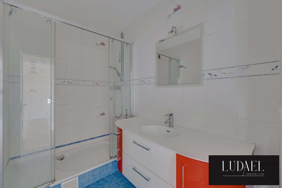 salle d'eau  - Appartement à ALFORTVILLE