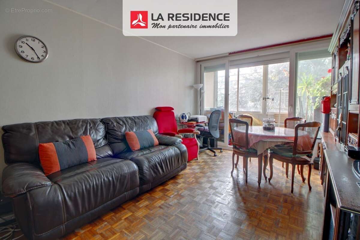 Appartement à LES CLAYES-SOUS-BOIS