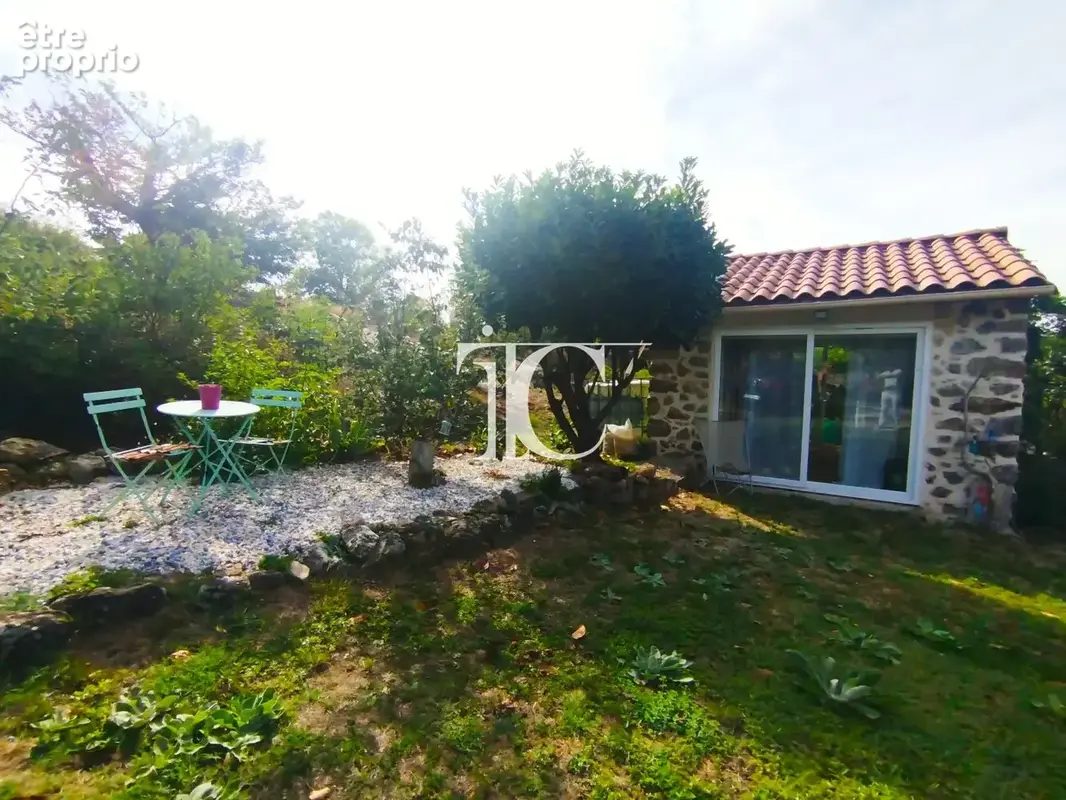 Maison de village en pierre restauree * 2 chambres * clede * jardin * calme mais proche commodites * - photo 21