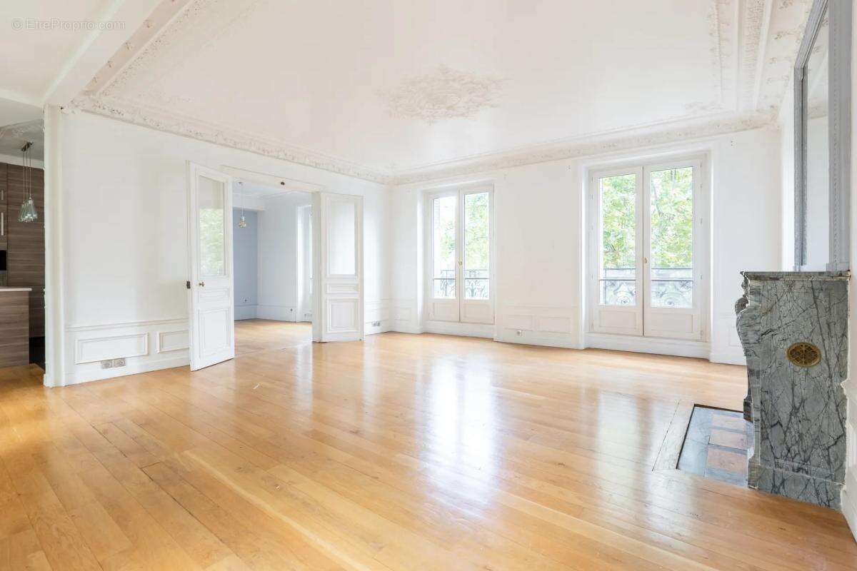 Appartement à PARIS-3E