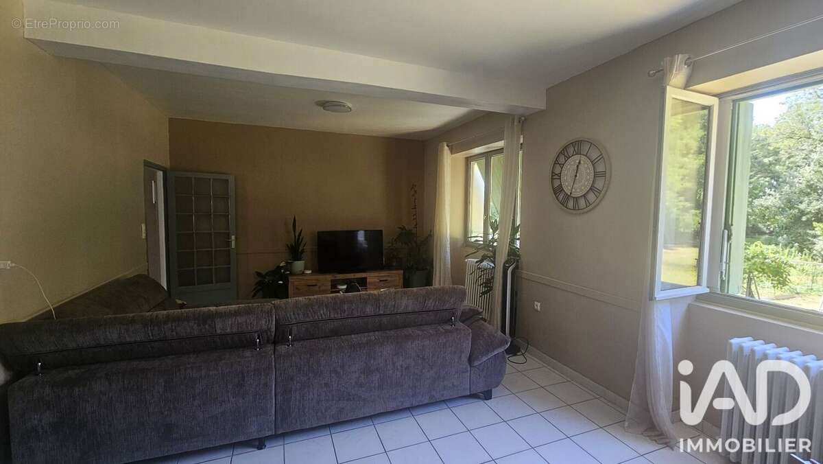 Photo 8