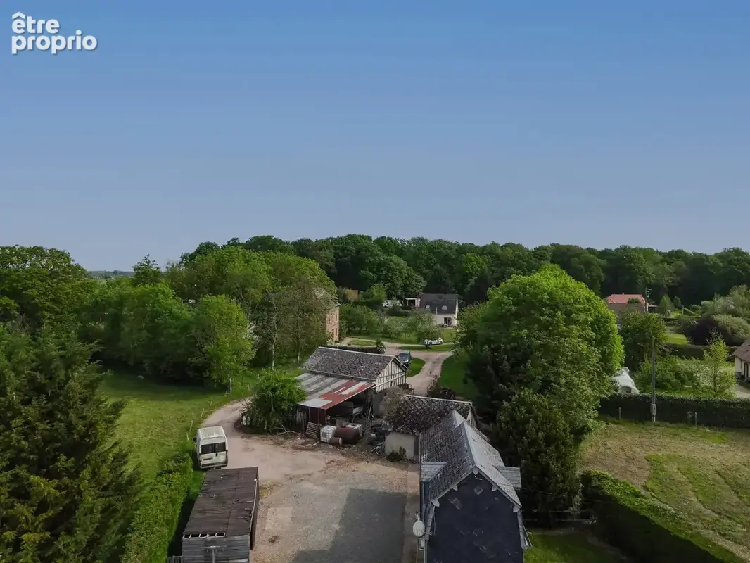 Propriété avec 2 maisons et 2 granges à renover - 1,3ha - photo 2