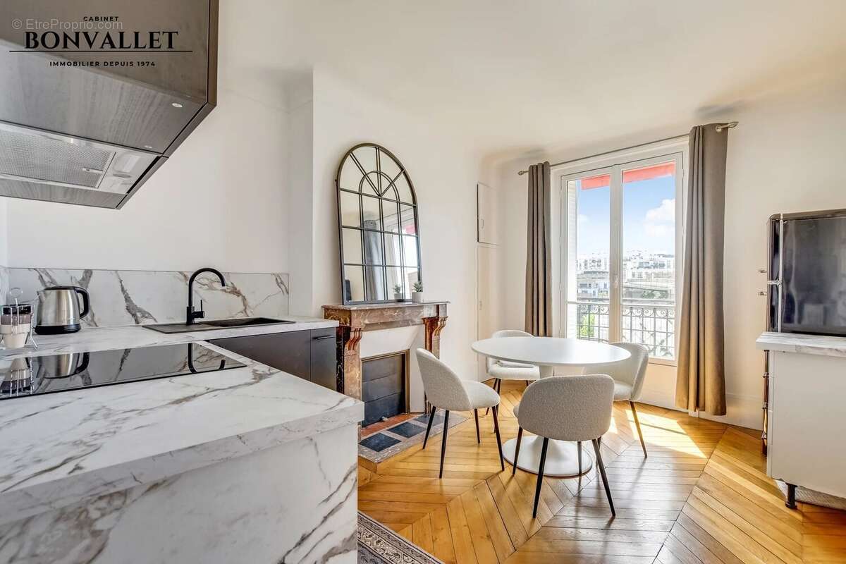Appartement à PARIS-15E