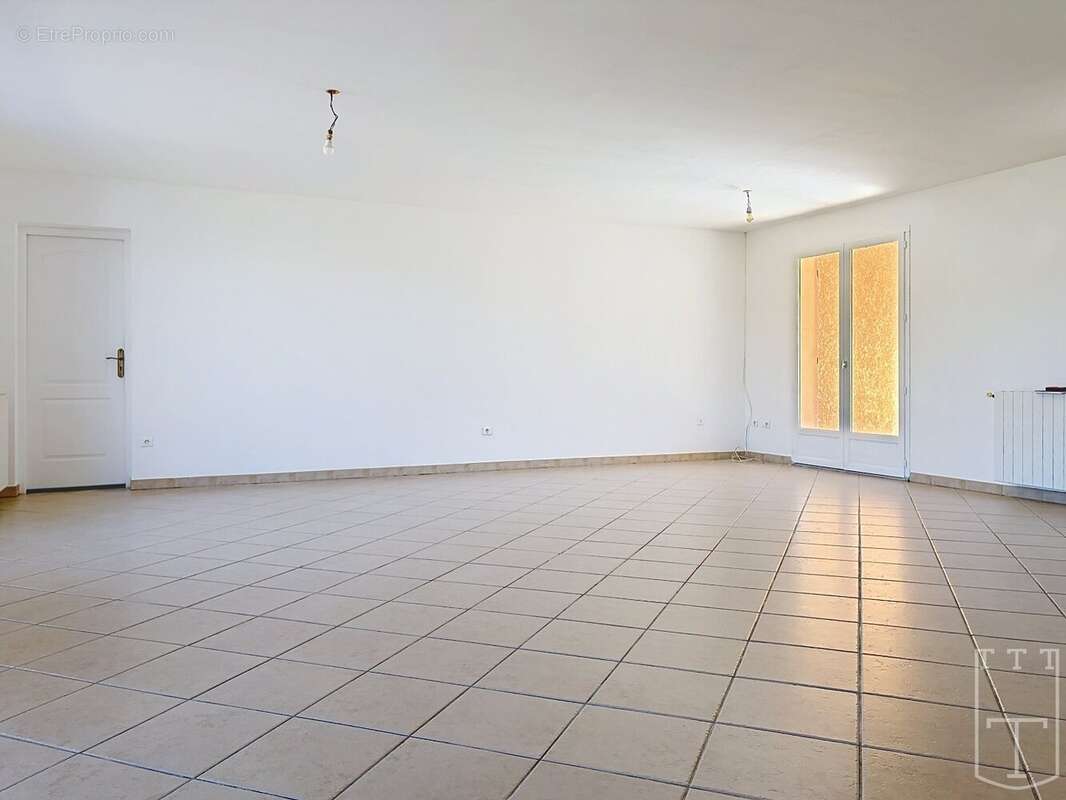 Proche centre RUOMS - Villa 3 chambres - 2 terrasses - photo 16