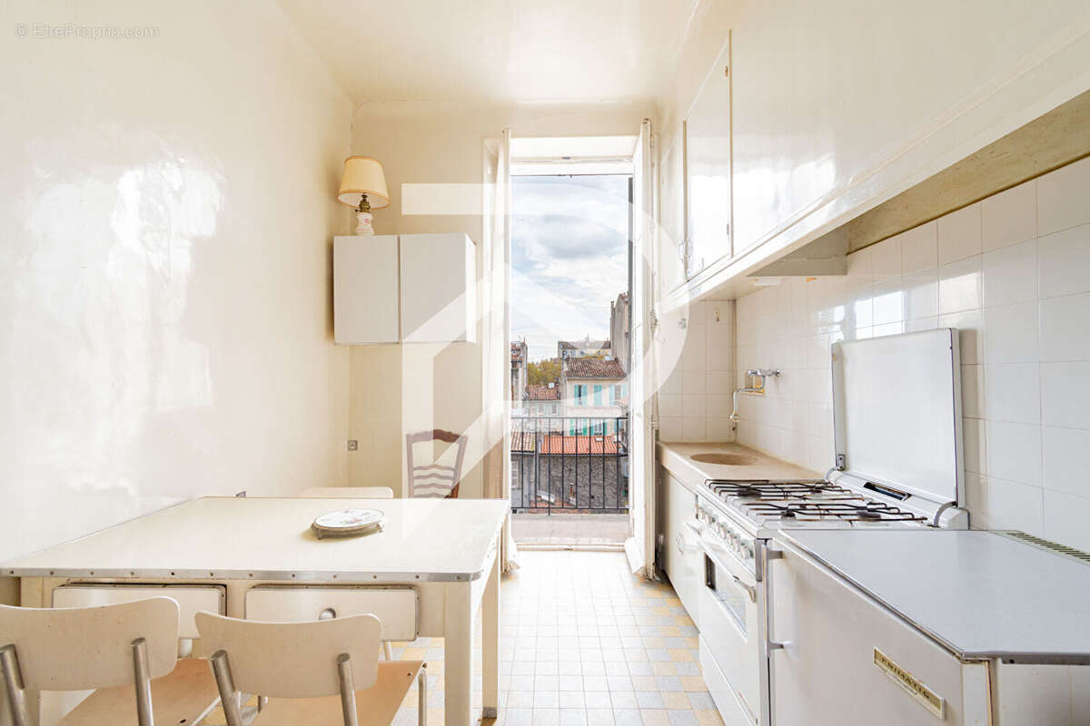 Appartement à MARSEILLE-5E