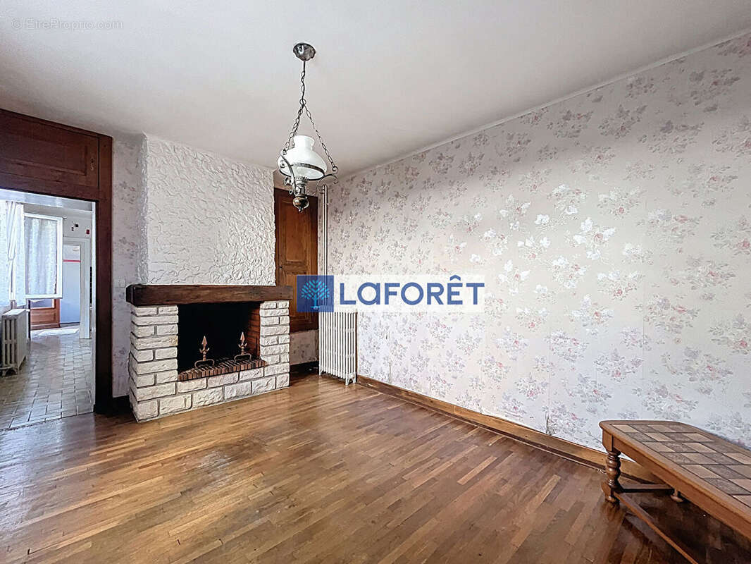 Maison à DOMMARTIN-LE-SAINT-PERE