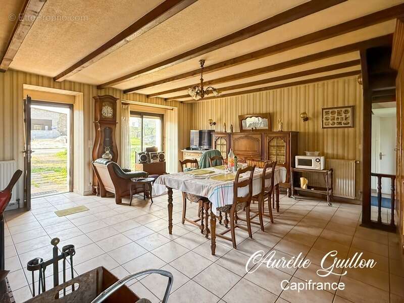 EXCLUSIVITÉ – TAUPONT – Ensemble immobilier en pierre à rénover avec dépendance - photo 2