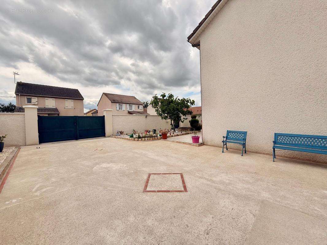 Maison à GENLIS