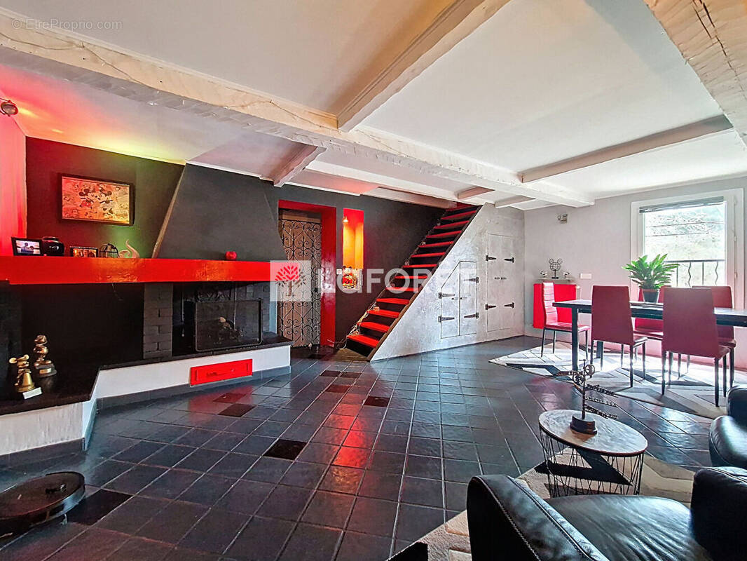 Maison à SAINT-ZACHARIE