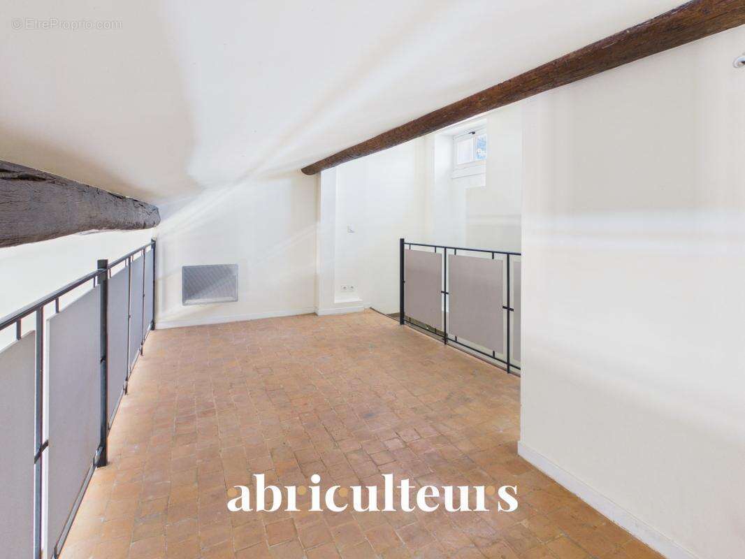 Lumineux appartement de 54 m² habitables en vente dans le centre historique de Grasse (06130) - photo 9