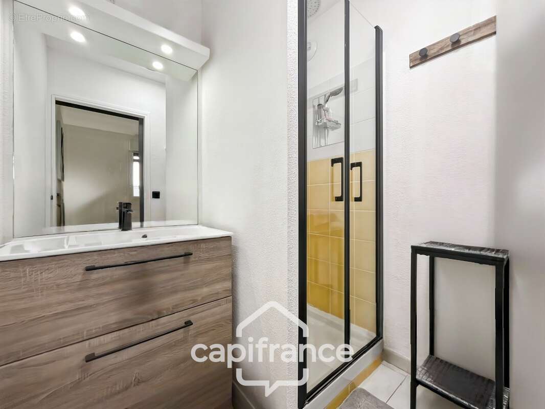 Appartement 40m2 rénové et climatisé, en rez de jardin , une chambre et sa salle de douche, sa terrasse couverte ,, piscine rési - photo 18