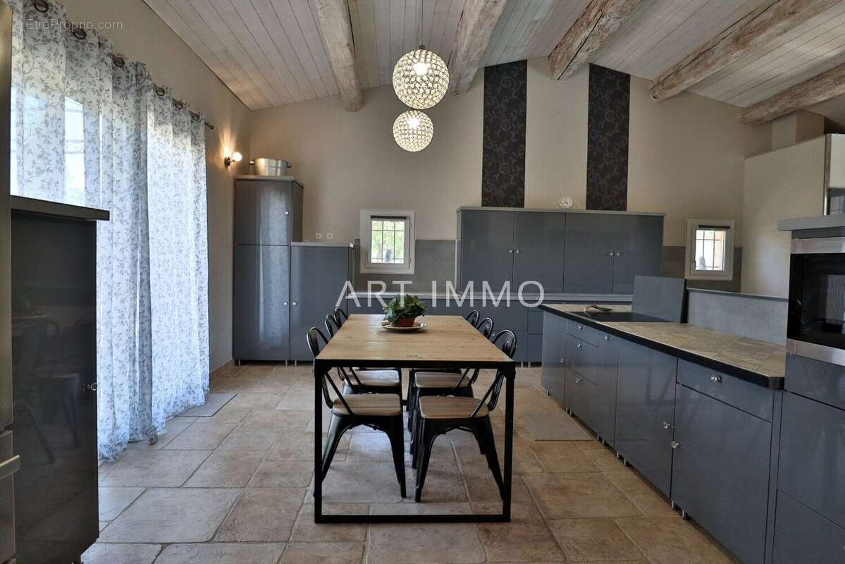 Maison à SAINT-SATURNIN-LES-APT