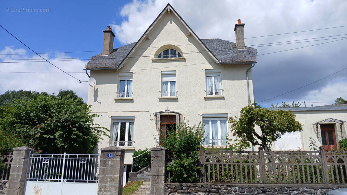 Maison à MAURIAC
