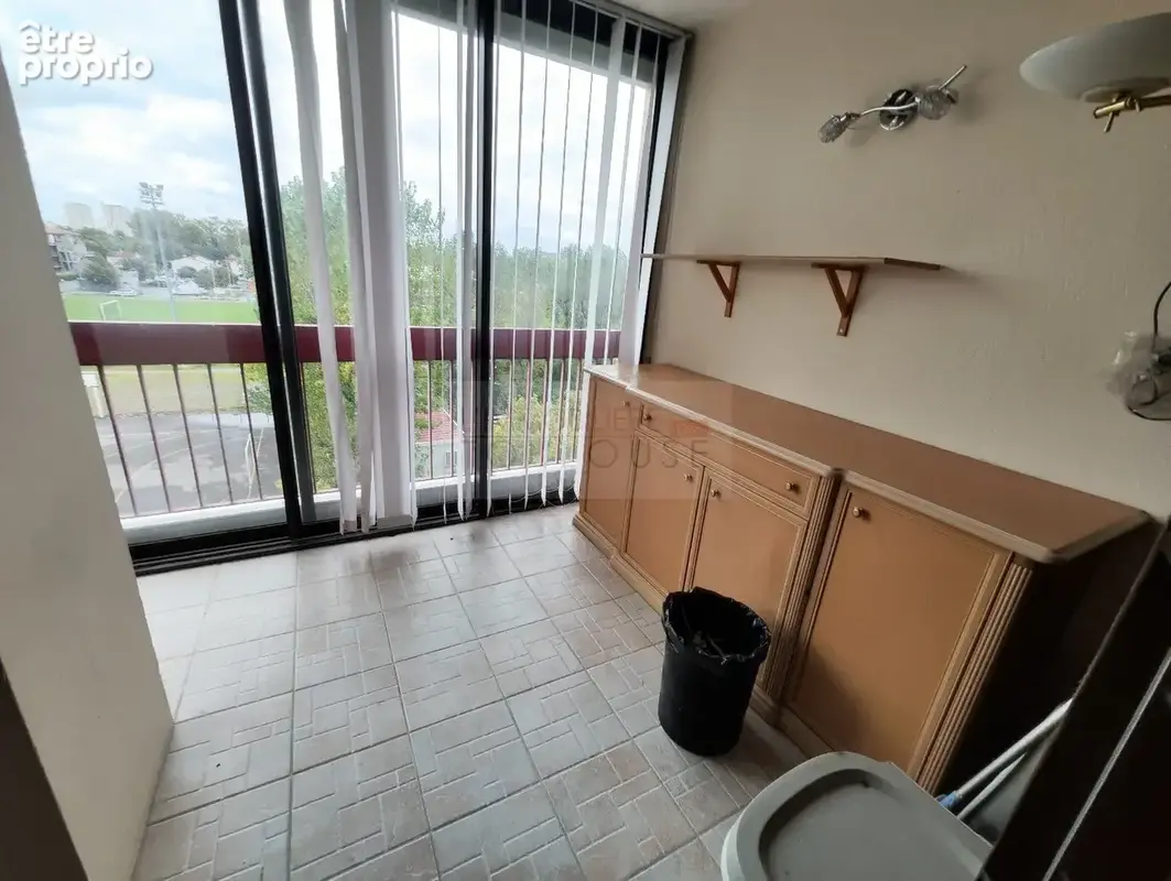 Appartement T4  84 m² - Balcon et Loggia  Vue Pyrénées - photo 11