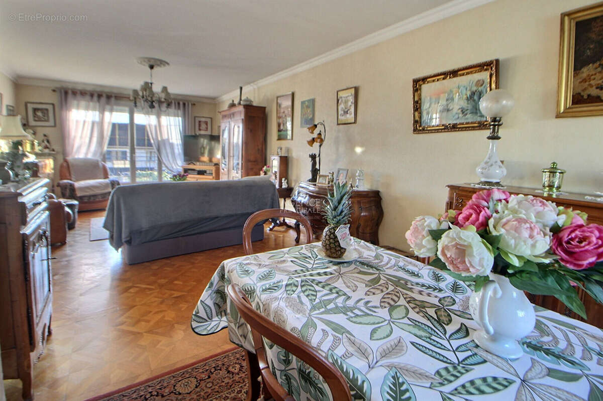 Maison à CHANTELOUP-LES-VIGNES