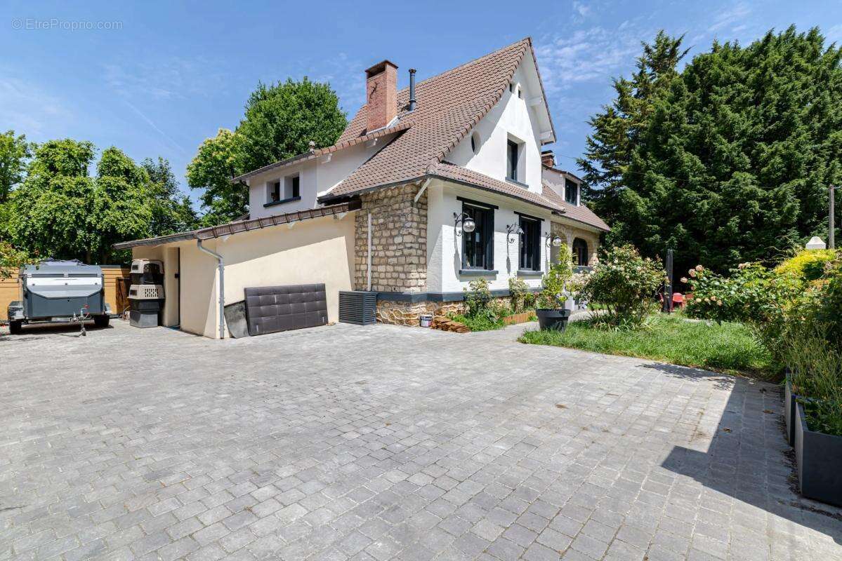 Maison à LA CELLE-SAINT-CLOUD