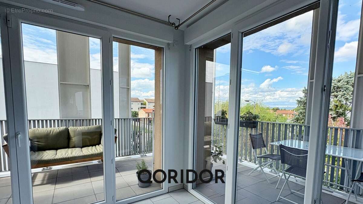 Appartement à MEYZIEU