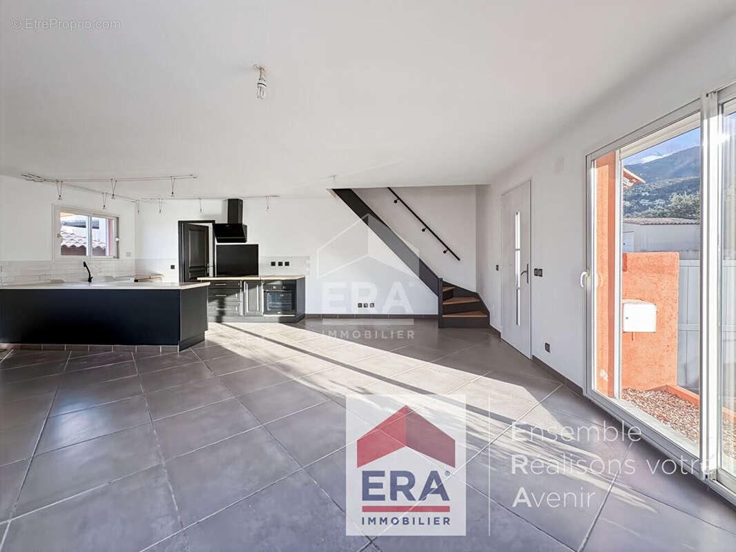 Maison à VILLELONGUE-DELS-MONTS