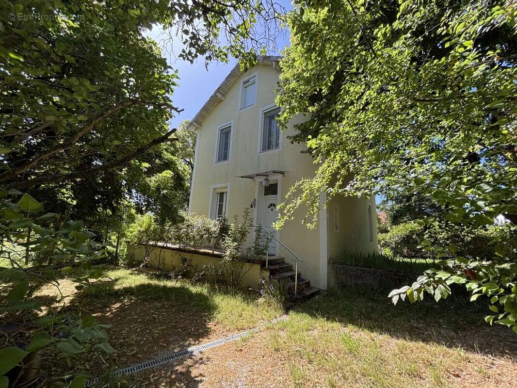 Belle demeure sur 2 248m² de jardin constructible - photo 2