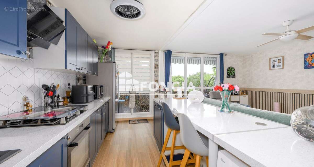Appartement à COMBS-LA-VILLE