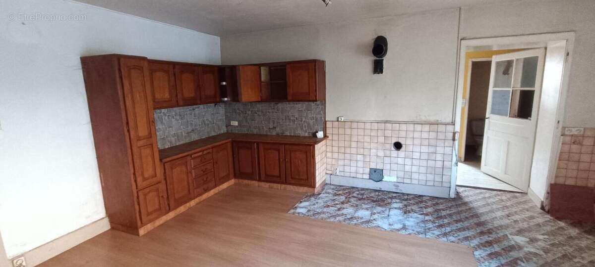 Maison 172.81 m2 et dépendances - photo 8