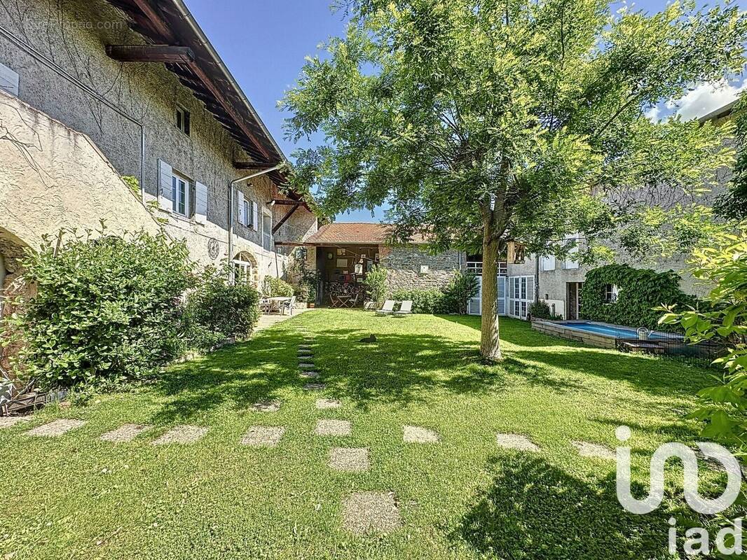 Photo 1 - Maison à SAINT-GENIS-LES-OLLIERES