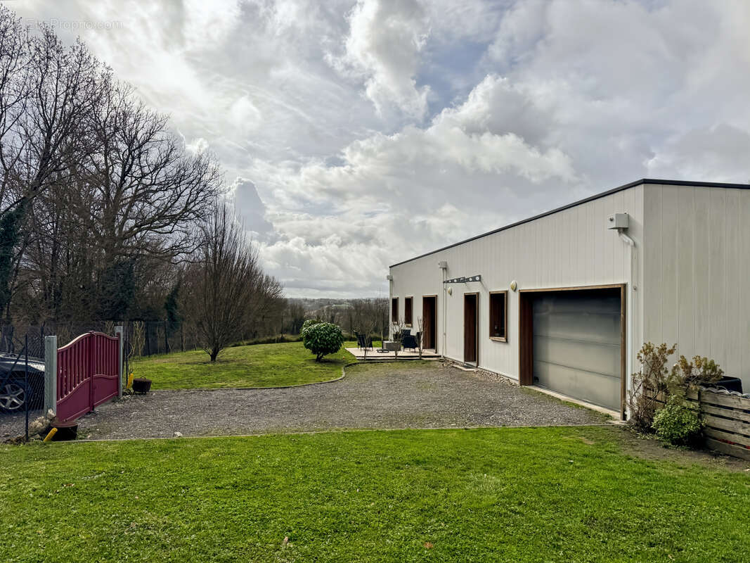 Maison à VILLETOUREIX