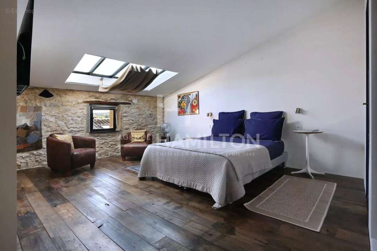 Maison à VALBONNE
