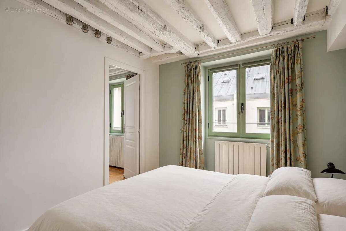 Appartement à PARIS-3E
