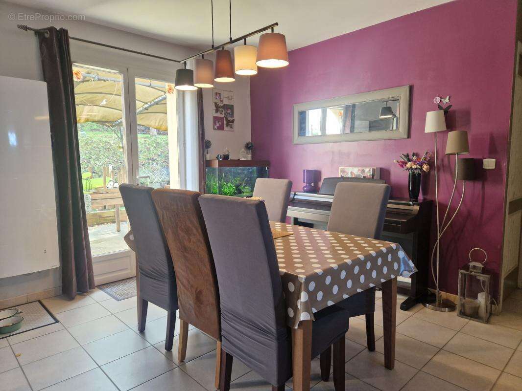 Maison à NUILLE-LE-JALAIS