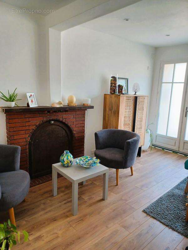 Maison à SAINT-MACAIRE-EN-MAUGES