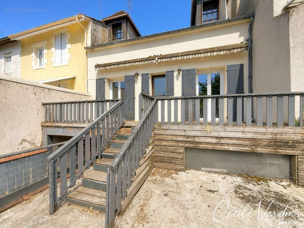 Maison à vendre 5 pièces, garage moto, Bergerac 4 chambres sur 257 m2 de terrain - photo 3