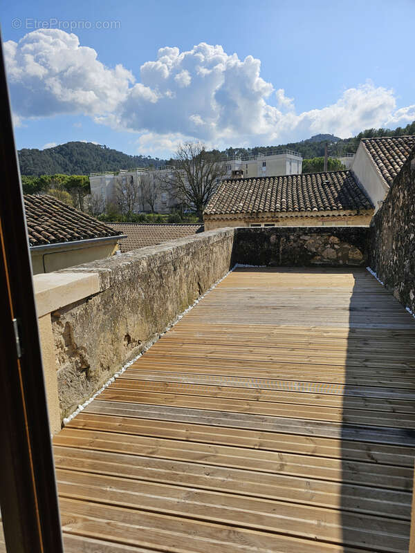 Maison à LA ROQUE-D'ANTHERON