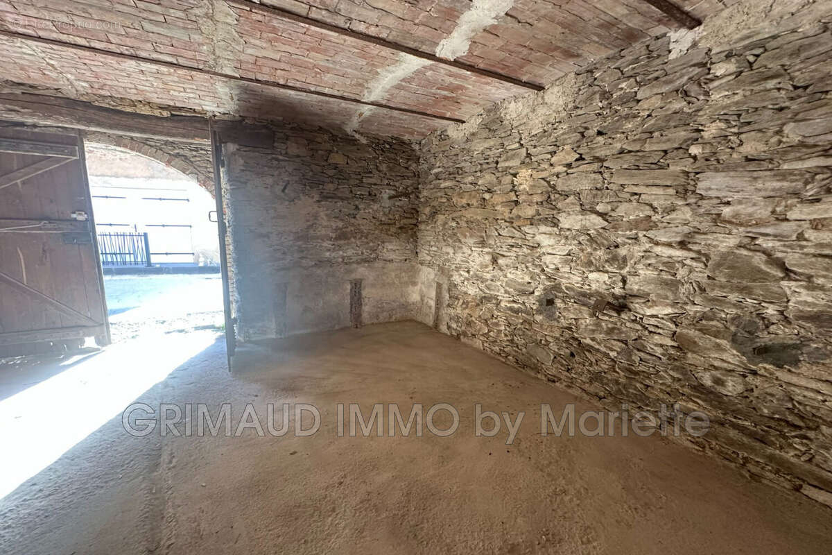 Maison à LA GARDE-FREINET