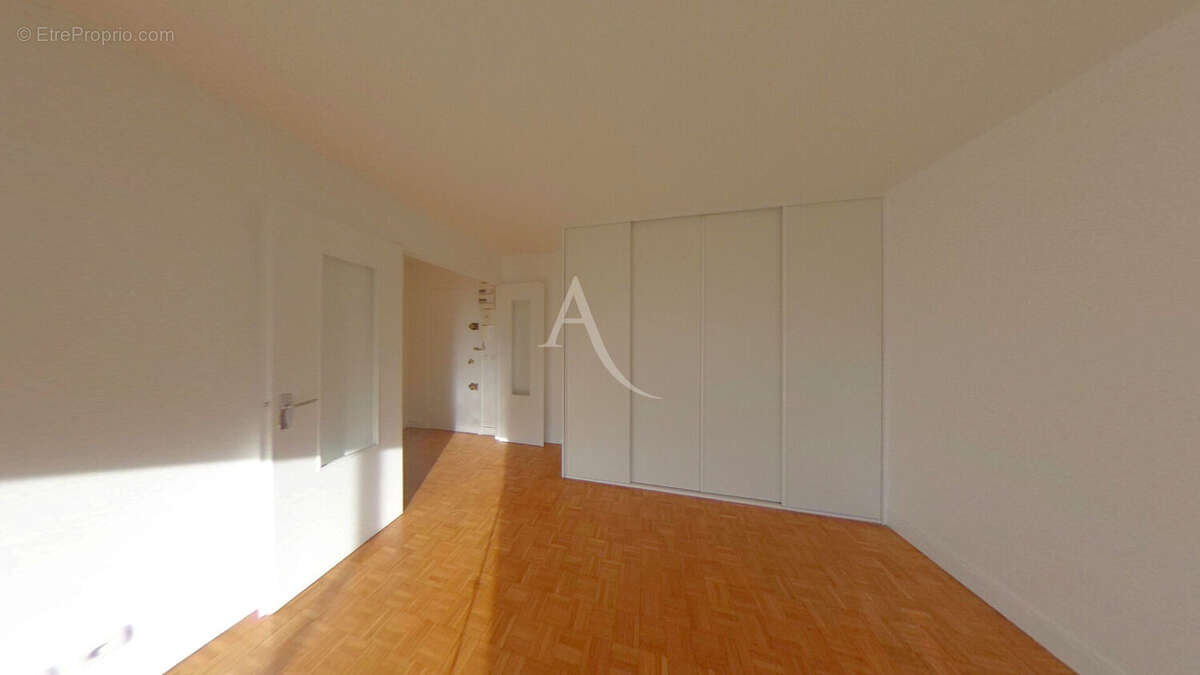 Appartement à LA GARENNE-COLOMBES