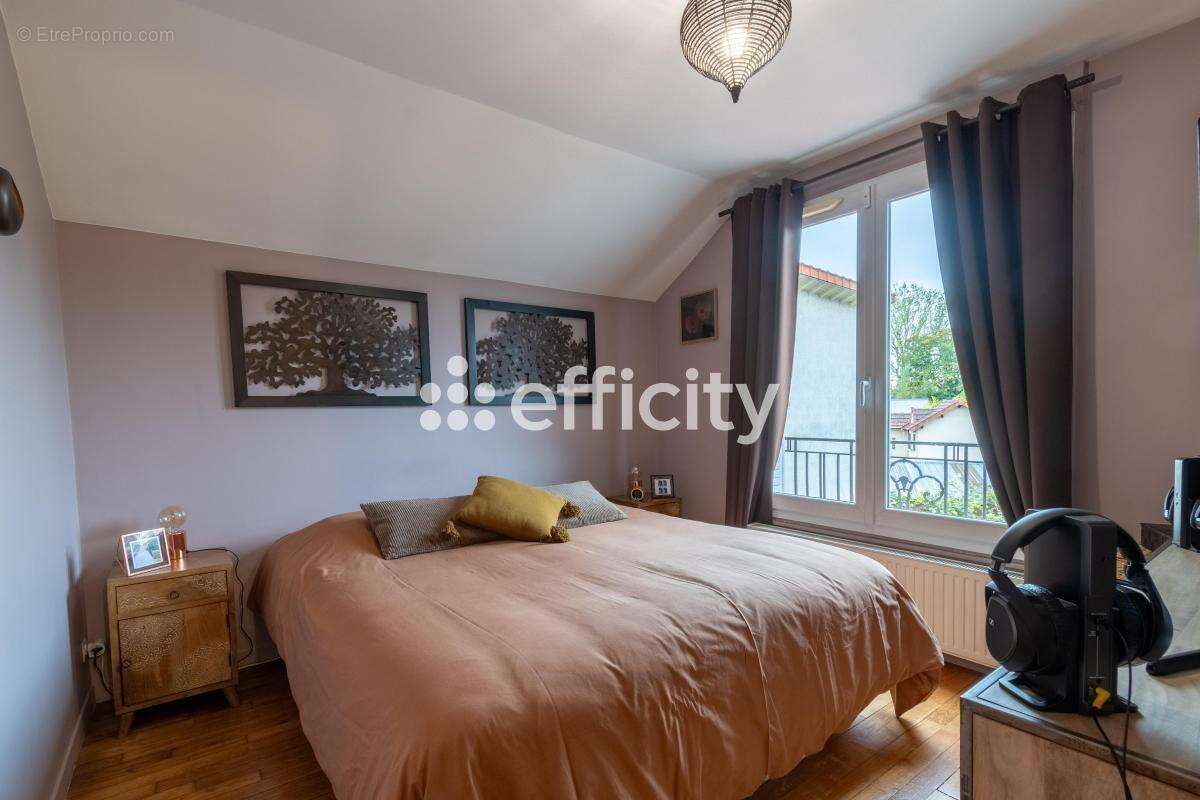 Maison à VILLENEUVE-LE-ROI