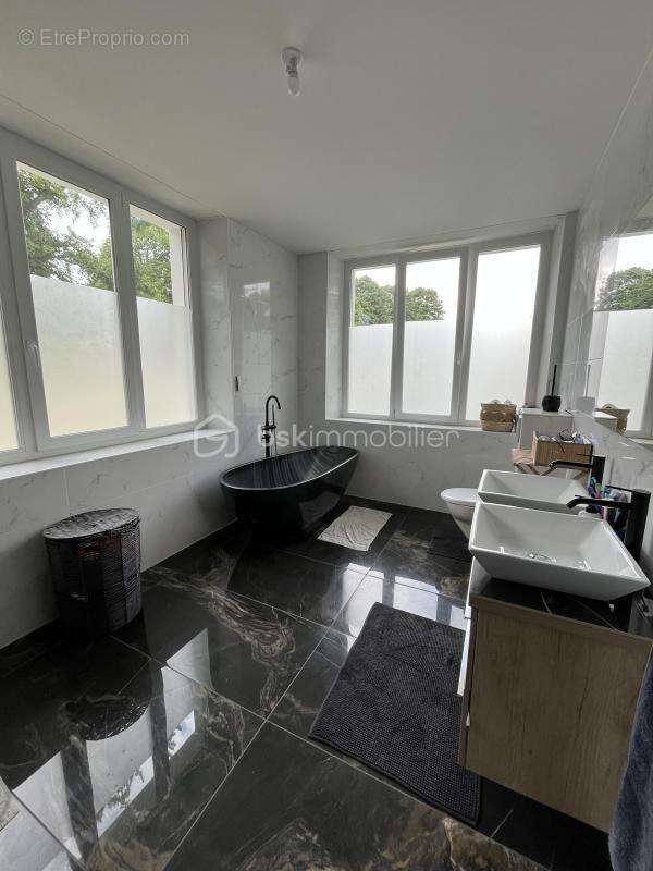 Maison de plain pied sur sous sol complet avec piscine - photo 5
