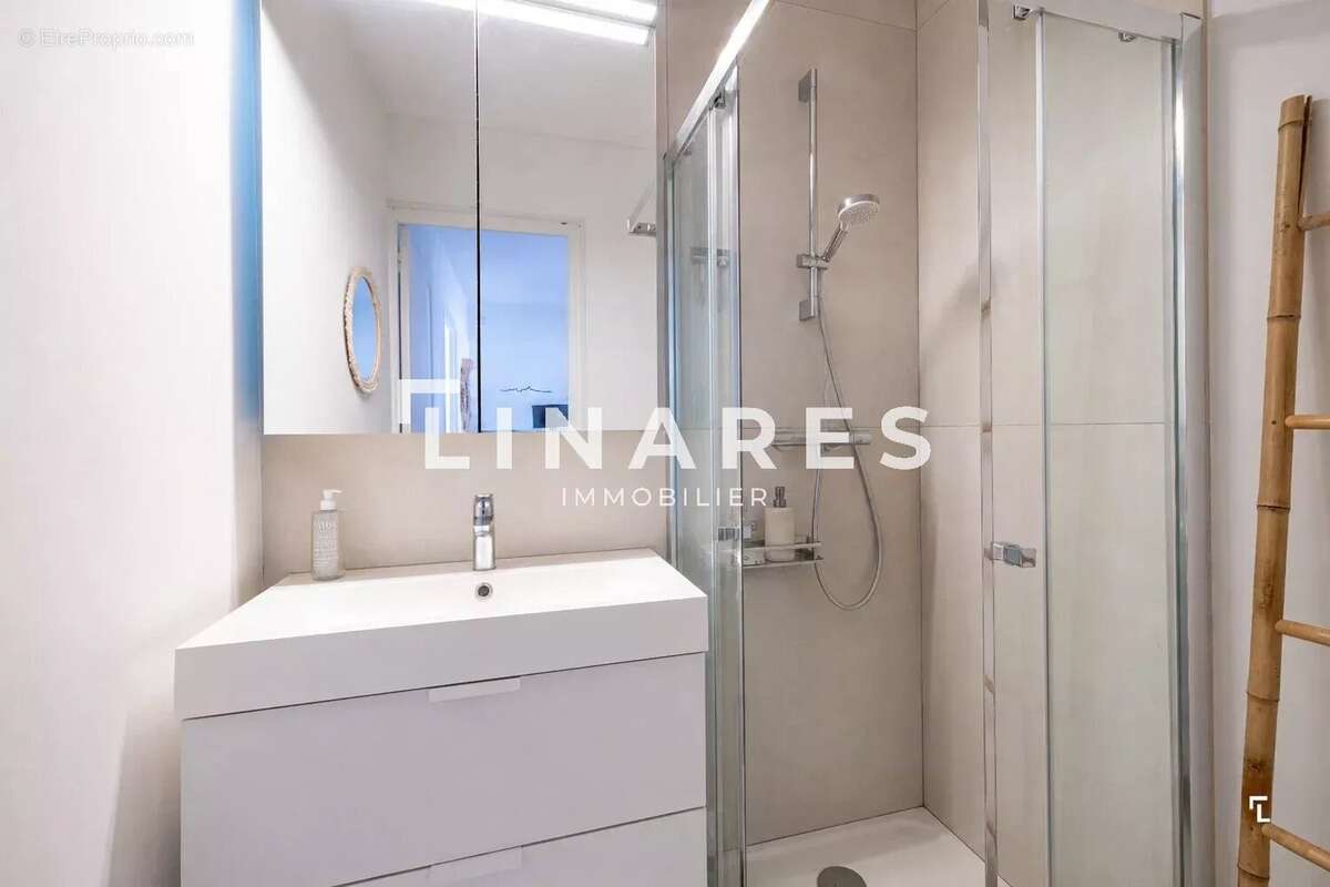 LE SEPTIÈME CIEL - Appartement T3 de 80m² - Deux balcons - Vue dégagée & aperçu mer - 13007 - photo 12
