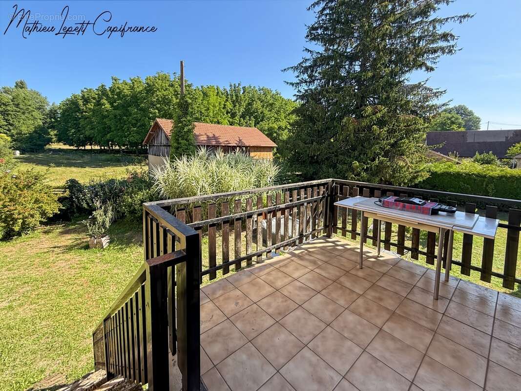 A vendre Maison en pierre de caractère de 240 m², pigeonnier, ancien séchoir à tabac et terrain clos de 2 065 m² – Lalinde 24150 - photo 3