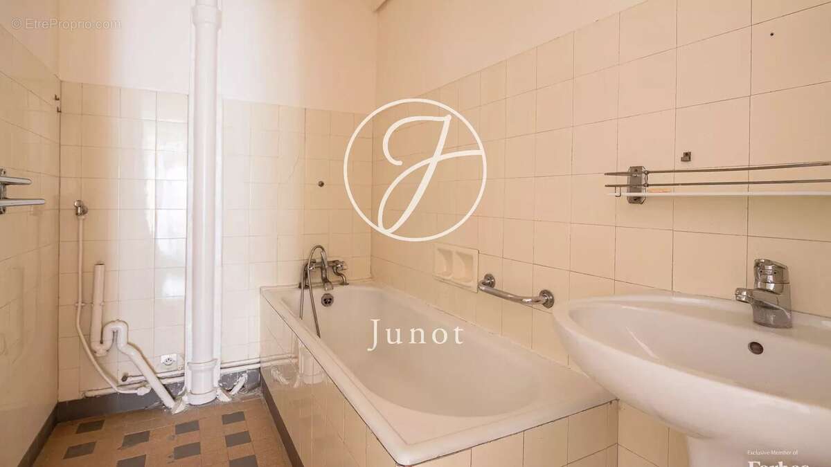 Appartement à PARIS-7E