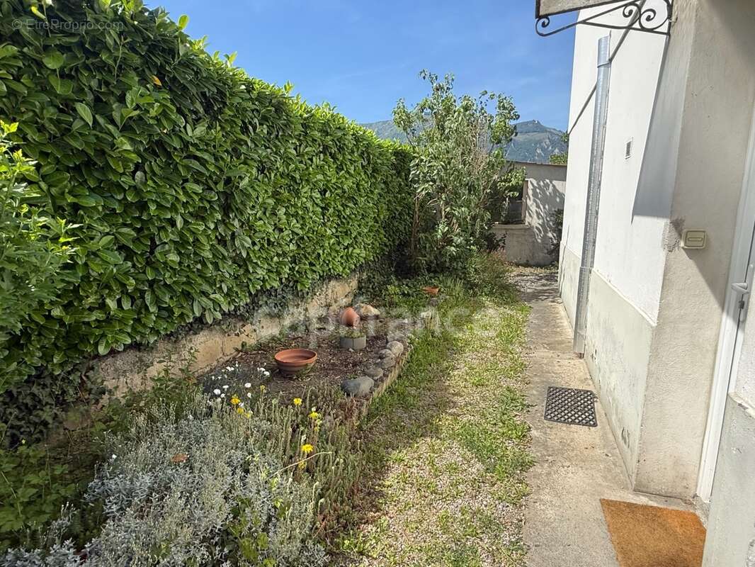 Immeuble à usage locatif sur ARGELES GAZOST (65) - photo 10