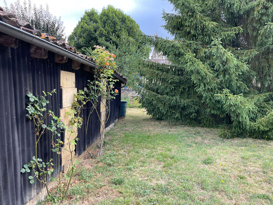 Grande maison en pierre à rénover dans un village prisé - photo 5