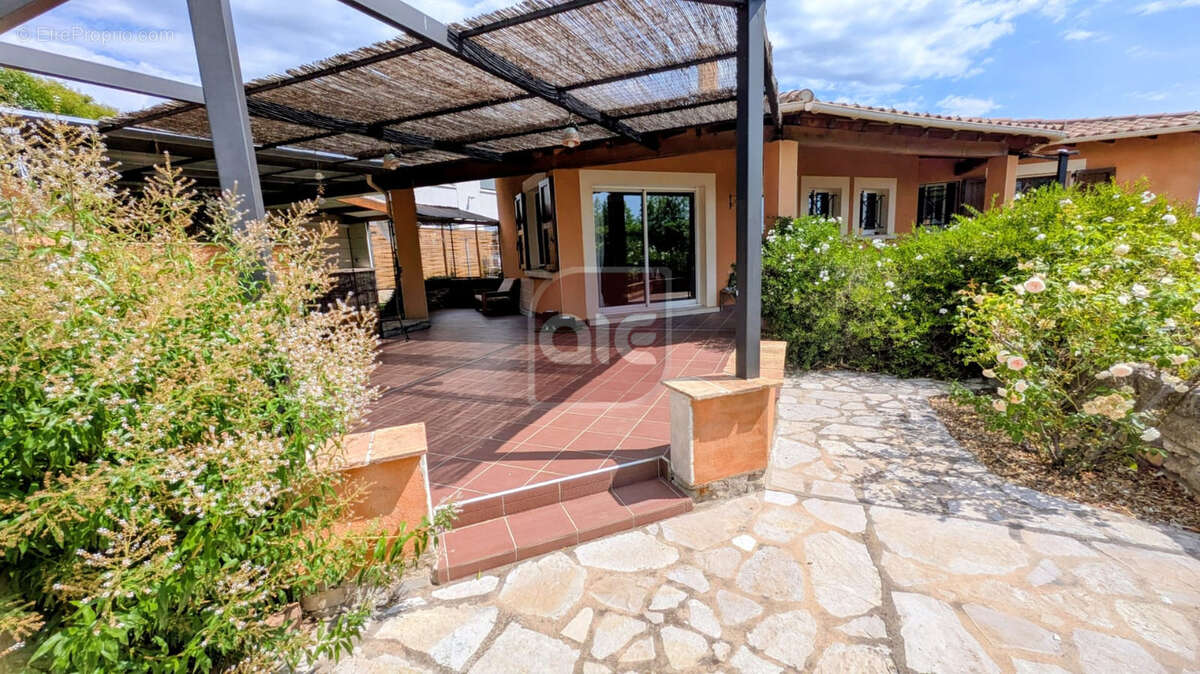 Maison à VAILHAUQUES