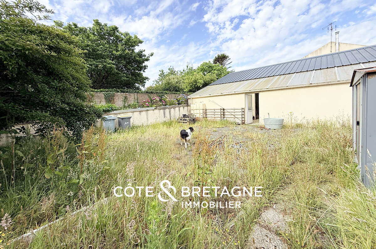 À Pleumeur-Gautier, une maison chaleureuse avec un hangar de 150 m2 aux beaux volumes. - photo 14