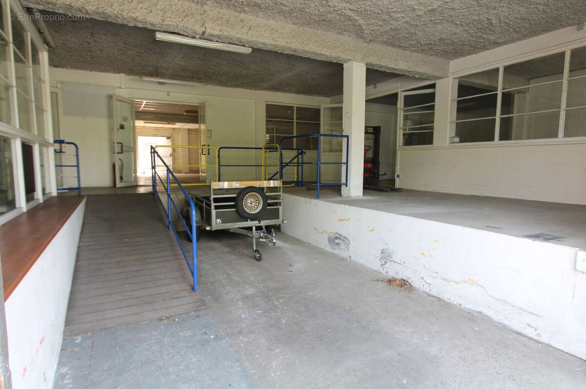 local commercial de 550 m2 avec 500 m2 de cour BOULOGNE SUR MER - photo 5