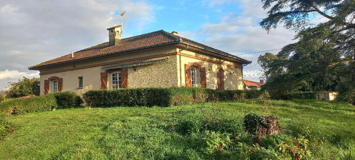 Maison traditionelle T4 sur sous-sol avec terrain de + 1500m2 - photo 2