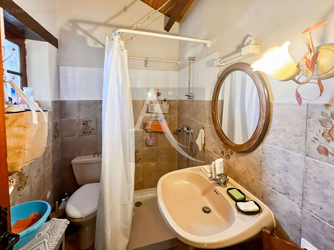 Maison à MONTAIGU-DE-QUERCY