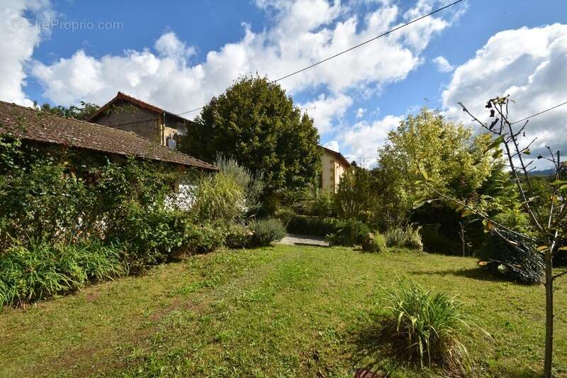 proche Chauffailles - Maison pierre - 7 piéces dont 4 chambres-  137m² - photo 13