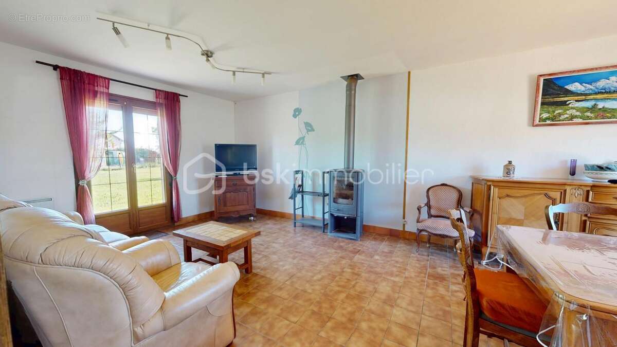 Maison à BELLEGARDE