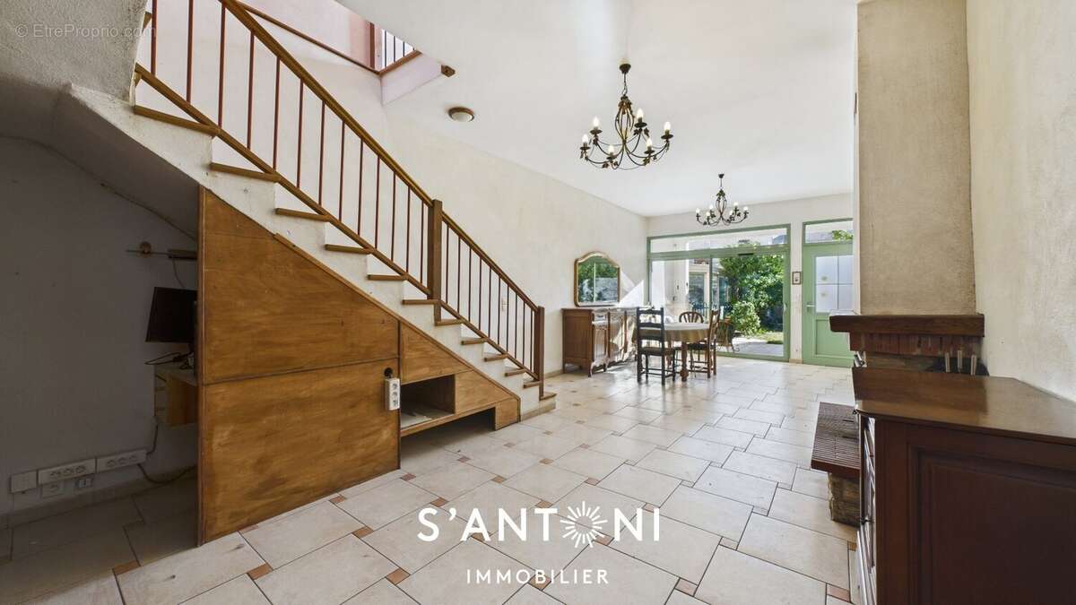 Maison à NISSAN-LEZ-ENSERUNE